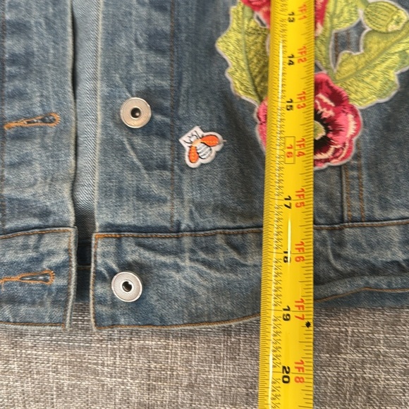 Bagatelle Collection Embroidered Floral Butterfly Bee Trucker Denim Jack… - Picture 7 of 15